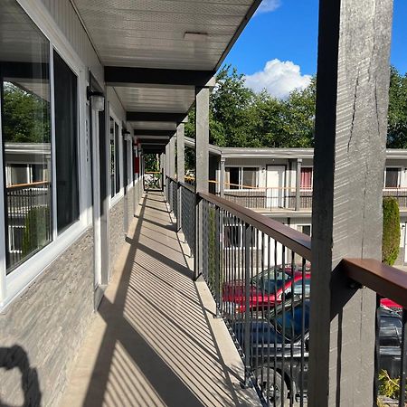 Chalet Inn Kitimat Luaran gambar