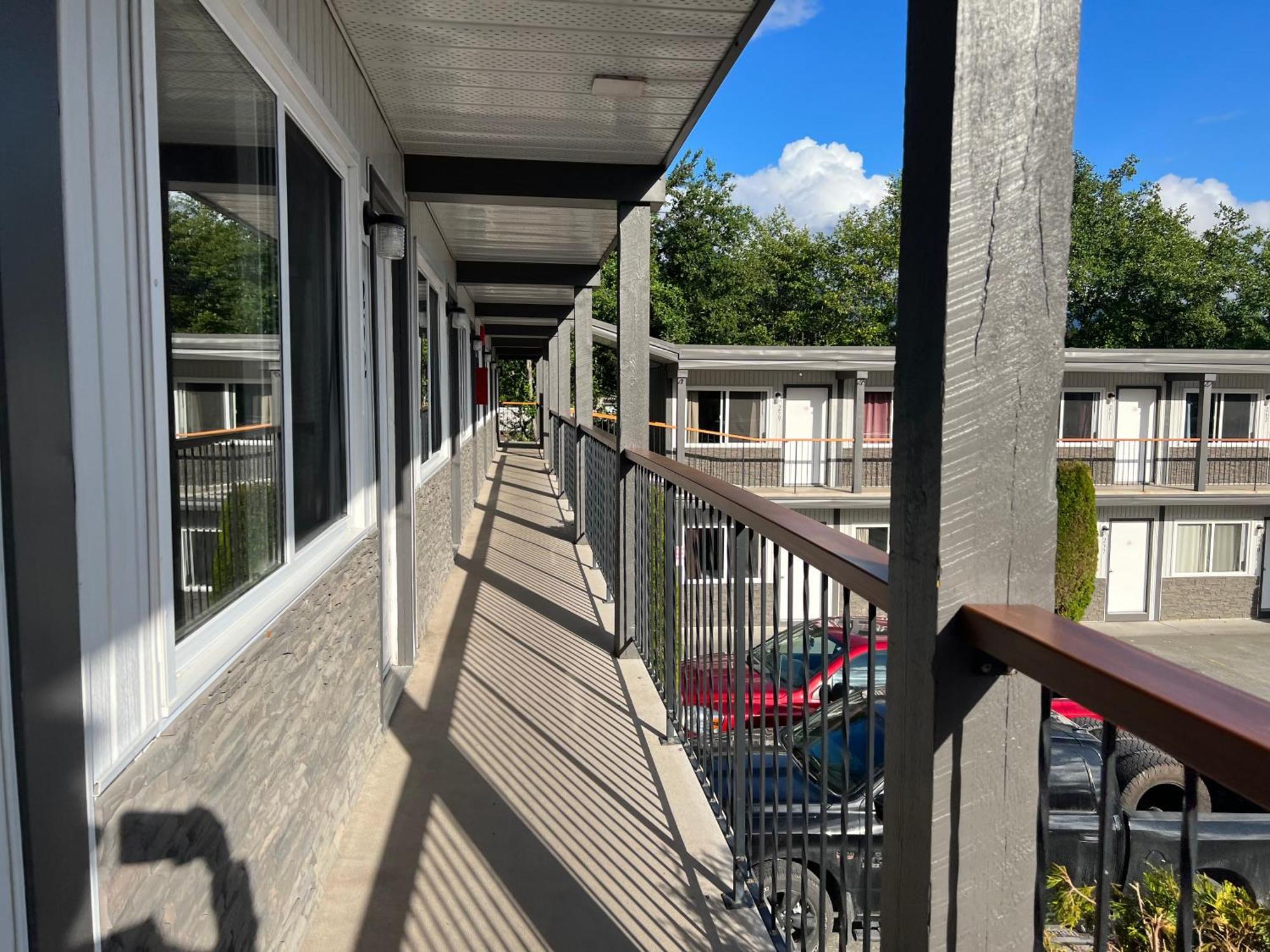 Chalet Inn Kitimat Luaran gambar