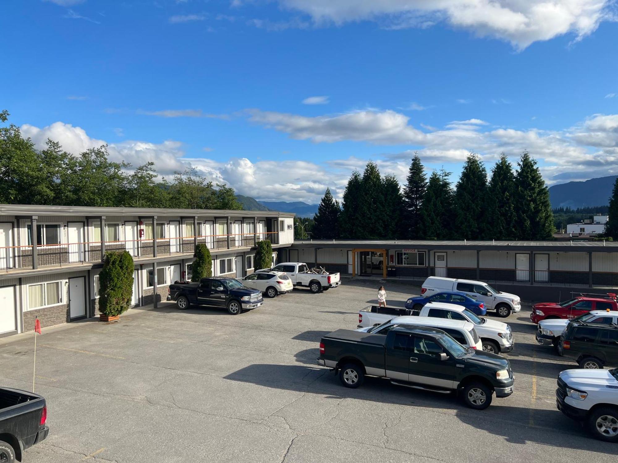 Chalet Inn Kitimat Luaran gambar