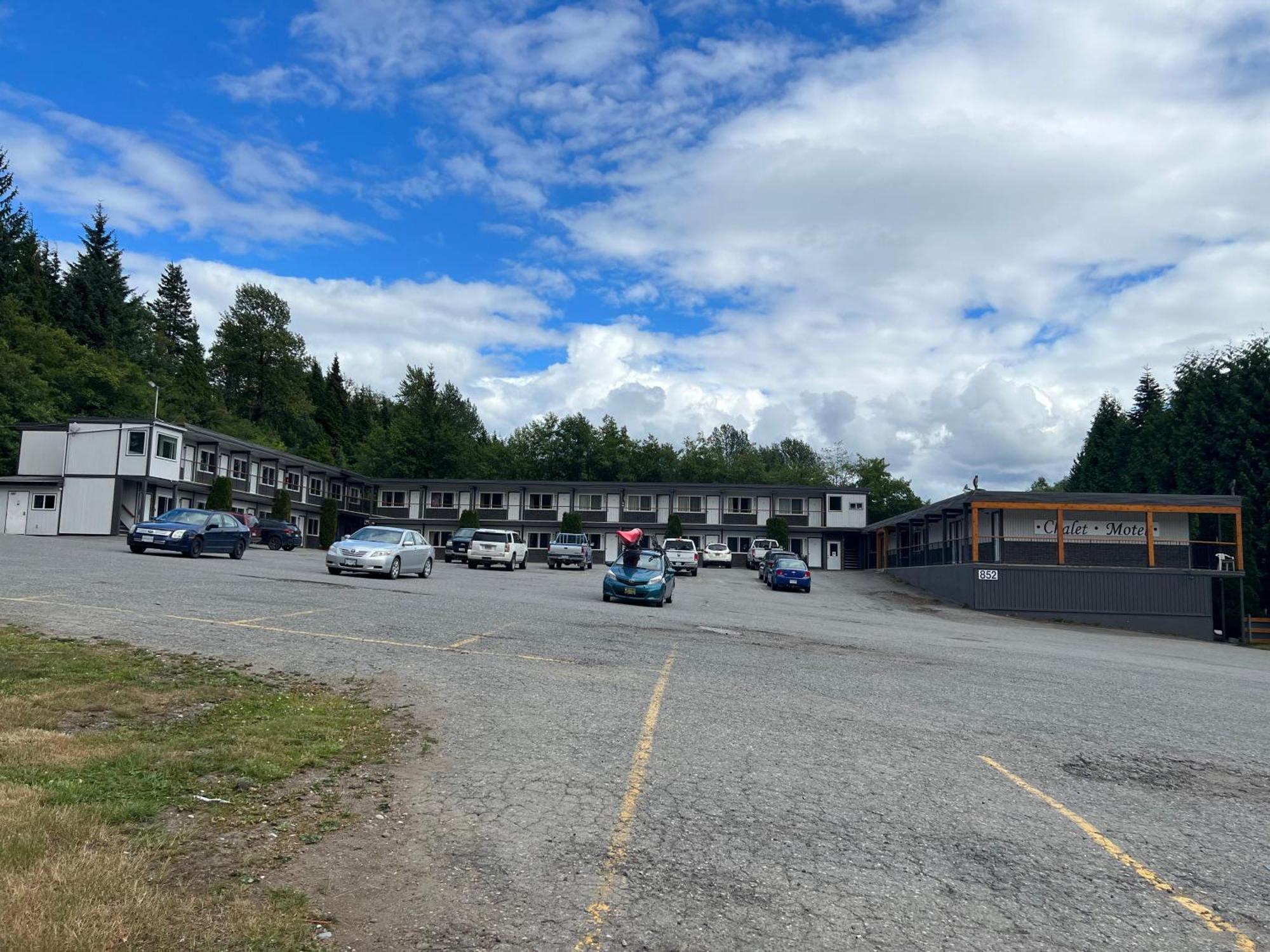 Chalet Inn Kitimat Luaran gambar
