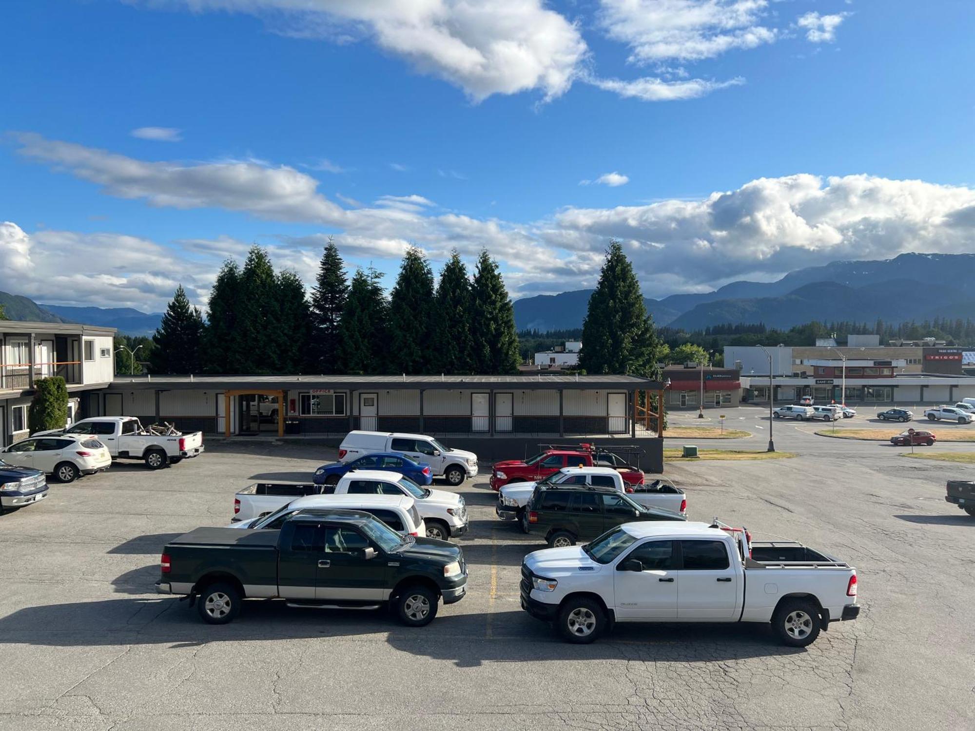 Chalet Inn Kitimat Luaran gambar