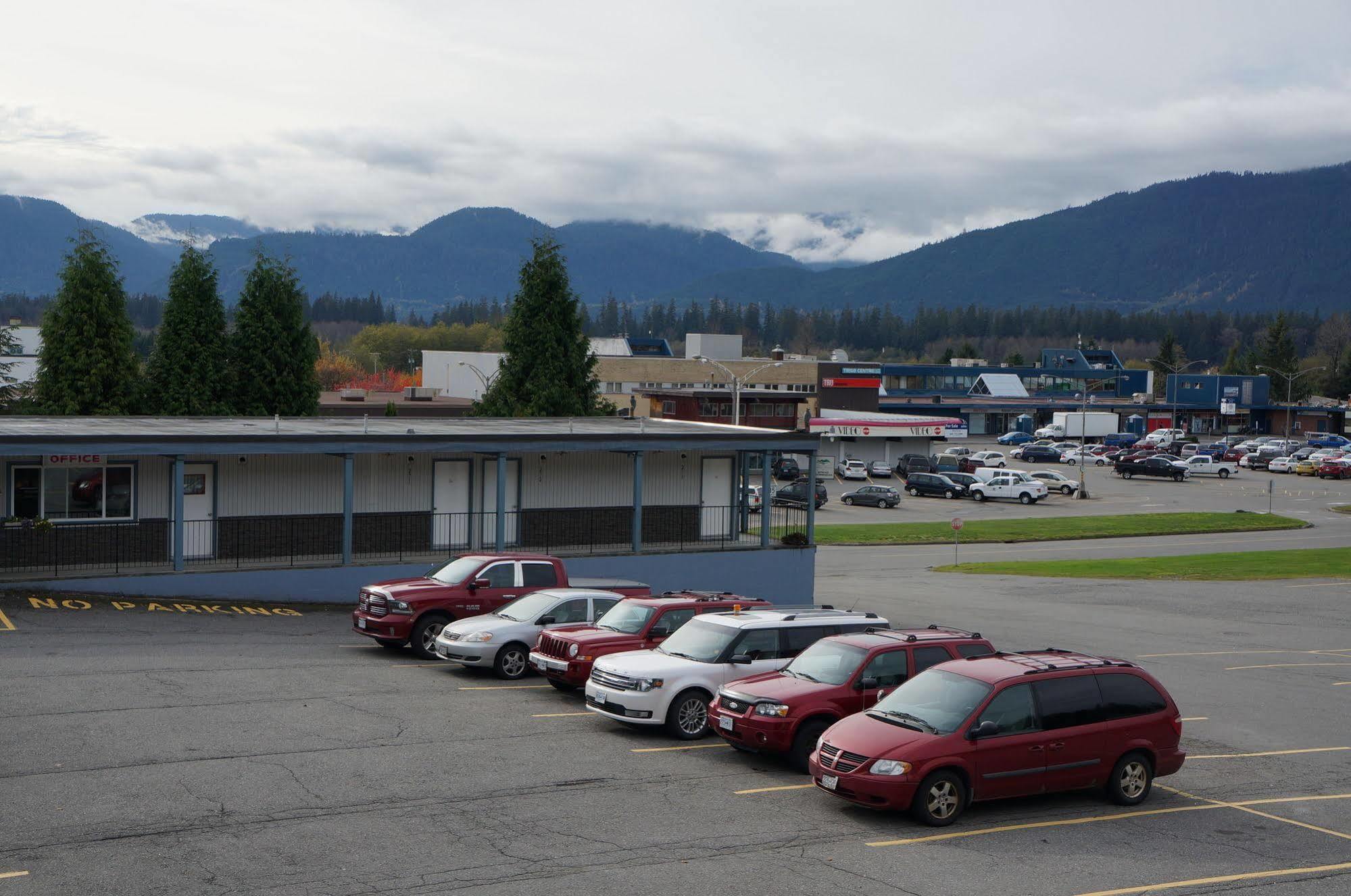 Chalet Inn Kitimat Luaran gambar