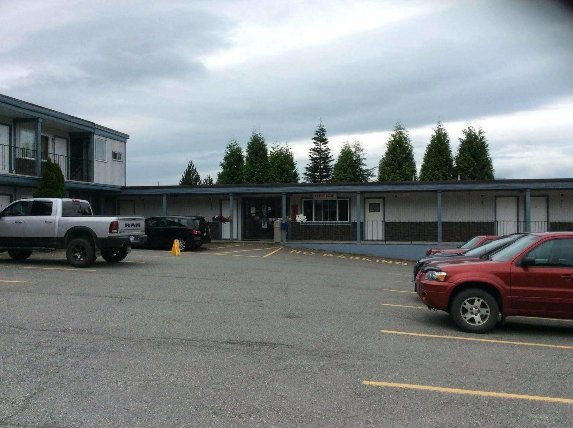 Chalet Inn Kitimat Luaran gambar