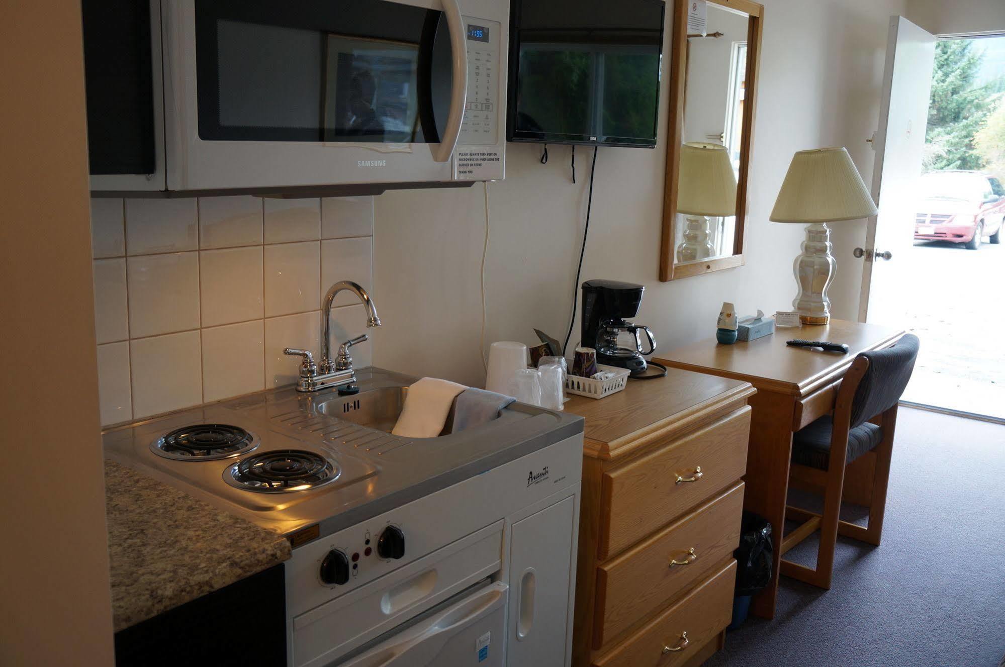 Chalet Inn Kitimat Luaran gambar
